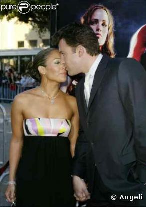 L'acteur Ben Affleck partagera sa vie pendant deux ans. Le couple se sépare en 2004. 
 &nbsp;