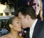  L'acteur Ben Affleck partagera sa vie pendant deux ans. Le couple se sépare en 2004. 
 &nbsp; 