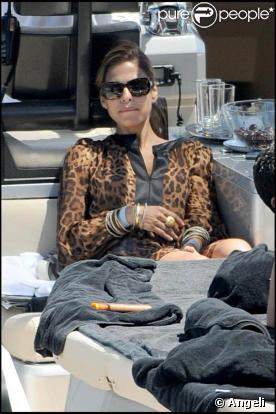 Eva Mendes, lors de vacances avec son chéri, sur le yacht de Dolce & Gabbana, au large de Portofino, en juillet 2009 !
