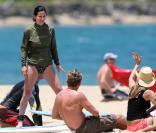 Courteney Cox n'a pas peur de montrer ses genoux ! 