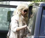 Claudia Schiffer et sa fille Clementine sortent d'un spectacle scolaire à Londres