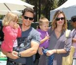 Mark Wahlberg et Rhea Durham avec deux de leurs trois enfants en juin 2009   