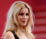 Laetitia Casta, la belle de 31 ans, attend son troisième enfant. Au top aussi bien sur le plan personel que professionnel, elle partage la vie du le bel acteur Stefano Accorsi et va bientôt incarner Brigitte Bardot sur nos écrans.<br />