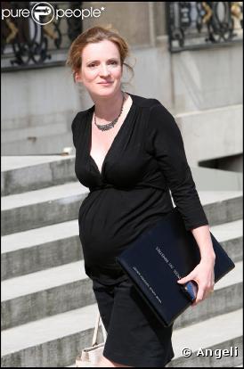 Nathalie Kosciusko-Morizet, secrétaire d'Etat à l'économie numérique. Elle a annoncé sa grossesse de manière original :
  
via Facebook !