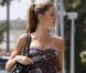 Gisele Bündchen continue de camoufler son petit ventre rebondi. A 29 ans, la belle se marie et fait un enfant dans la même année... Beaucoup de bonheur à l"horizon. 