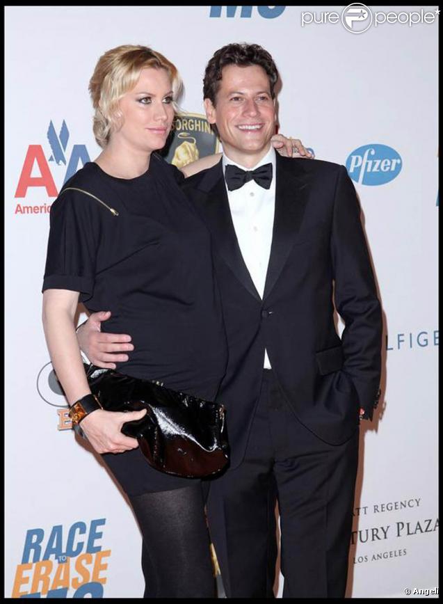  Alice Evans   est au pays des merveilles. L'épouse de l'acteur   Ioan Gruffud affiche un ventre bien rebondi.    