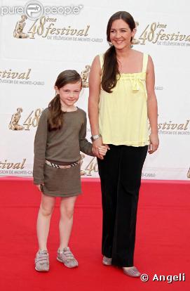 Emmanuelle Boidron et sa petite fille Leïa. Celle que l'on a vu enfant dans la série  Navarro , connaît à son tour les joies de la maternité, elle devrait accoucher de son deuxième enfant prochainement. C'est fou ce que le temps passe vite !