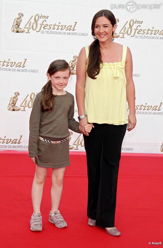 Emmanuelle Boidron et sa petite fille Leïa. Celle que l'on a vu enfant dans la série  Navarro , connaît à son tour les joies de la maternité, elle devrait accoucher de son deuxième enfant prochainement. C'est fou ce que le temps passe vite !