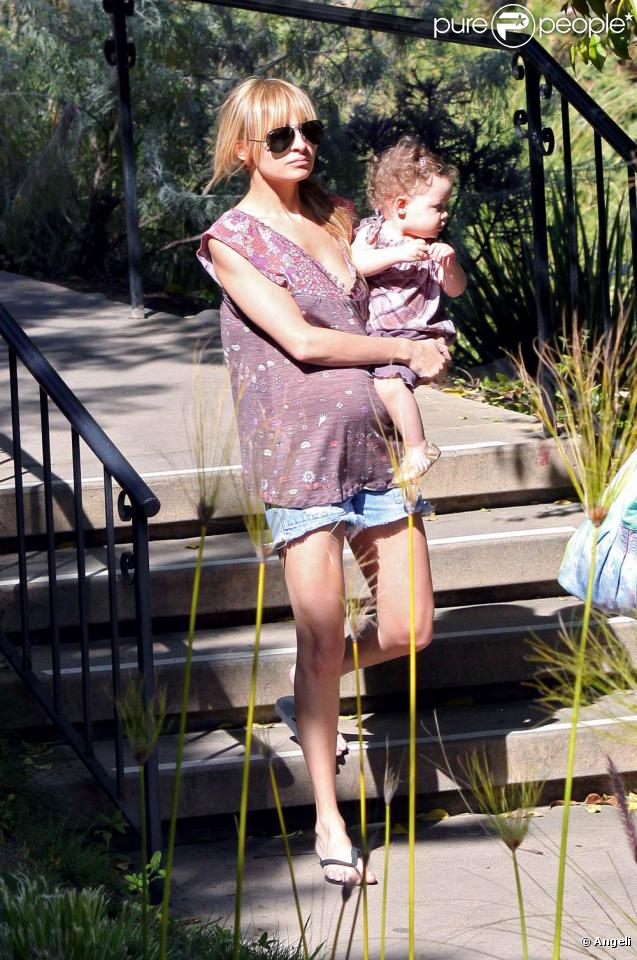 Nicole Richie. La maman de la petite Harlow, et Joel Madden vont agrandir leur famille. L'heureux évènement est attendu pour la fin de l'année 2009. Félicitations ! 