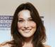 Carla Bruni contre Ryanair : elle fait don de ses 60 000 euros d' indemnités aux Restos du coeur...