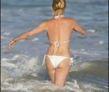 La jolie Nicollette Sheridan sur la plage de Malibu, en Californie, le 2 août 2009 !