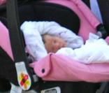 Jason Priestley fait du shopping avec son jeune bébé