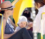 Minnie Driver et son fils Henry dans un parc de Malibu (4 août 2009)