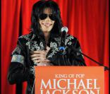 Michael Jackson lors de sa conférence de presse en mars 2009 pour annoncer la tournée This is It