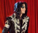 Michael Jackson lors de sa conférence de presse en mars 2009 pour annoncer la tournée This is It