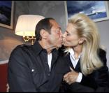 Paul Anka et sa femme Anna dans leur maison suédoise (4 août 2009)