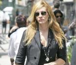 Une allure chic dans les rues de Los Angeles, Juilia Roberts a tout bon côté total look noir. Bravo ! 