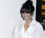 Vanessa Hudgens a tout compris du look masculin-féminin. Elle a piqué la chemise de son homme et a pris une ceinture de son dressing : une alliance parfaite ! 