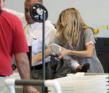 Sienna Miller à l'aéroport de Los Angeles pour rentrer à Londres. Le 7/08/09