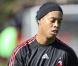 Ronaldinho fait trop la fête. Ses fans l'obligent à aller se coucher !