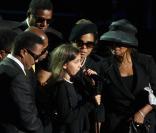 Paris Jackson entourée par toute la famille Jackson lors de l'hommage public au King of Pop