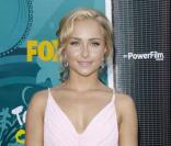  Hayden Panettiere. La blonde invincible de  Heroes , l'est aussi en matière de mode. La jeune Hayden, simple et renversante dans une robe Zac Posen, a aussi fait le bon choix côté coiffure. Chapeau ! 