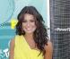 Lea  Michele voit la vie en jaune ! Et avec son bronzage, c"est parfait ! 