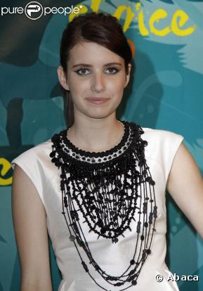 Emma Roberts est aussi ravissante que sa tante Julia : tenue parfaite !