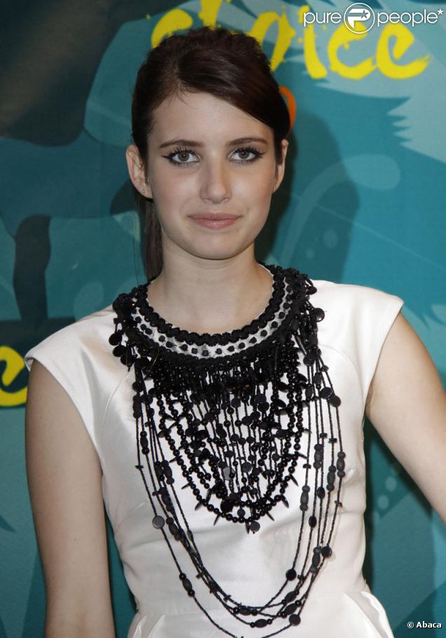 Emma Roberts est aussi ravissante que sa tante Julia : tenue parfaite ! 