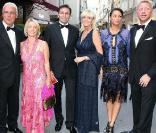 Boris Becker et son épouse Lilly Kerssenberg à Salzbourg, avant la représentation de Fidelio à laquelle ils ont été invités par le couple Beckenbauer (à gauche), le 12 août 2009