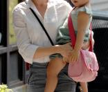 Michelle Williams à Matilda : des mots simples pour lui expliquer la disparition de son père...