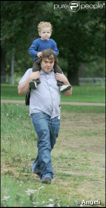 Jack Black avec sa femme Tanya et son fils aîné Samuel à Londres le 15 août 2009