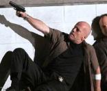Bruce Willis en plein tournage avec Adam Brody et Kevin Pollak, à New york
