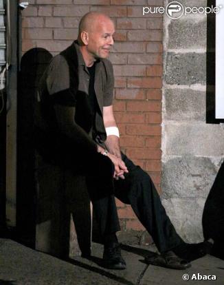 Bruce Willis en plein tournage avec Adam Brody et Kevin Pollak, à New york