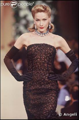 Le top model Carla Bruni... quelques années avant qu'elle ne devienne chanteuse à succès et Première Dame de France !