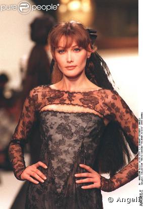 Le top model Carla Bruni... quelques années avant qu'elle ne devienne chanteuse à succès et Première Dame de France !