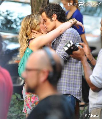 Hilary Duff et Penn Badgley sur le tournage de Gossip Girl