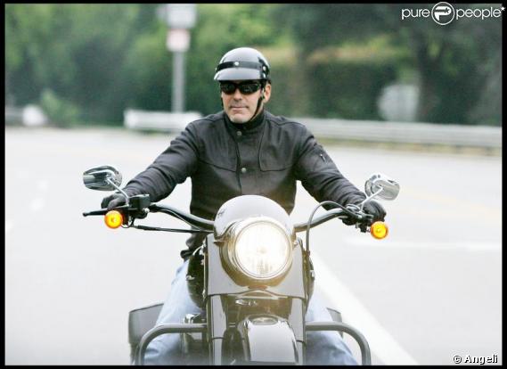 George Clooney sur sa moto
