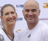 Andre Agassi, ici avec sa femme Steffi Graf, fera paraître son autobiographie,  Open , le 9 novembre 2009
