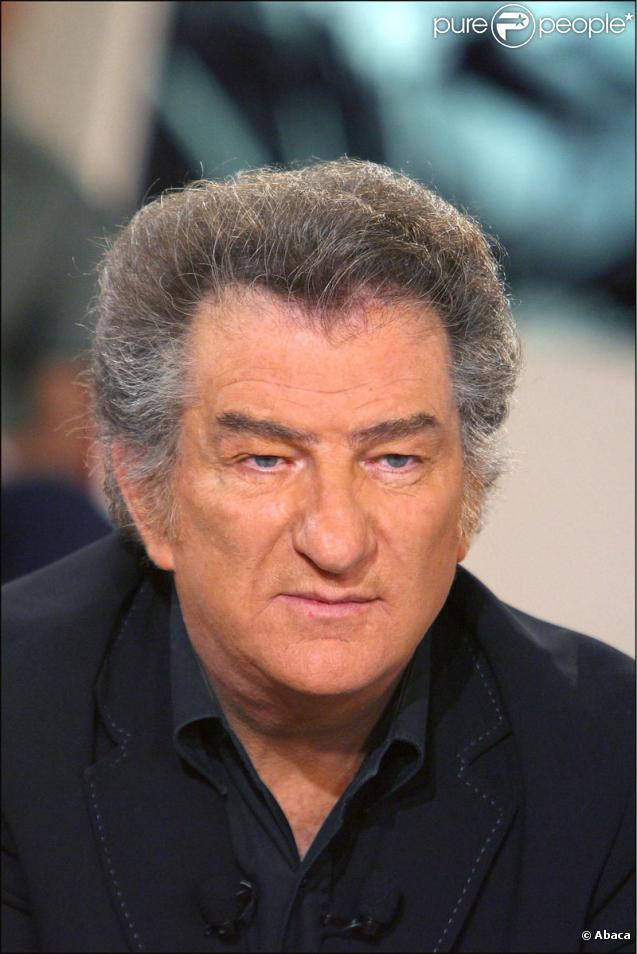 Eddy Mitchell. Le chanteur est aussi acteur dans le film  La Totale.  