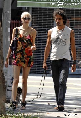 Carlos Leon en promenade avec sa girlfriend, à New York, le 30 août 2009 !
