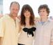 La très charmante Emma Stone entourée de Woody Harrelson et Jesse Eisenberg, lors de la présentation au Comic Con de  Bienvenue à Zombieland , à San Diego, le 24 juillet 2009 ! 