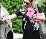 Ellen Pompeo a les bras bien chargés (4 septembre 2009, Los Angeles)