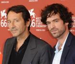 Jean-Hugues Anglade et Romain Duris lors du photocall du film Persécution lors du festival de Venise le 5 septembre 2009