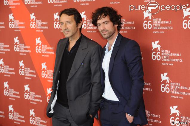 Jean-Hugues Anglade et Romain Duris lors du photocall du film Persécution lors du festival de Venise le 5 septembre 2009
