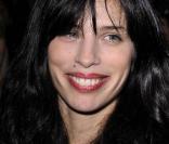 Maïwenn veut porter à l'écran la sulfureuse histoire entre Carla Bruni et Raphaël Enthoven, qui avait quitté Justine Lévy pour vivre avec la future Première Dame de France... 