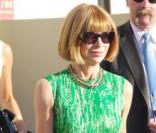Anna Wintour porte de nouveau la même tenue pour arriver au défilé Armani, le 30 juin 2008 à Paris 