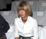 Anna Wintour au défilé Diane Von Furstenberg, à New York le 7 septembre 2008 ! Mais y'a comme un déjà vu n'est-ce pas ?!! Ah non, les chaussures ont changé ! 