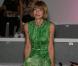 Anna Wintour au défilé Versace, ravissante dans cette jolie robe acidulée, le 21 juin 2008 à Milan