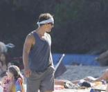 Matthew McConaughey et Camila Alves s'amusent avec leur petit Levi sur la plage de Malibu le 7 septembre 2009